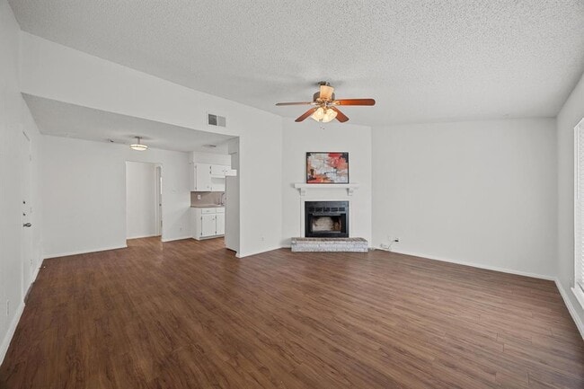 Building Photo - 6204 Linda Ln