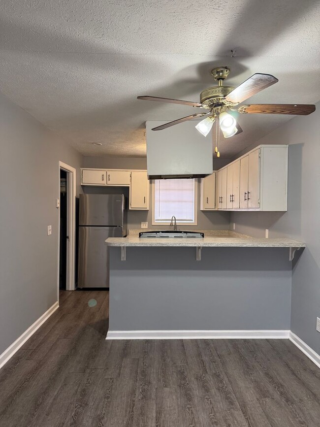 Building Photo - 1309 Glenn Cir