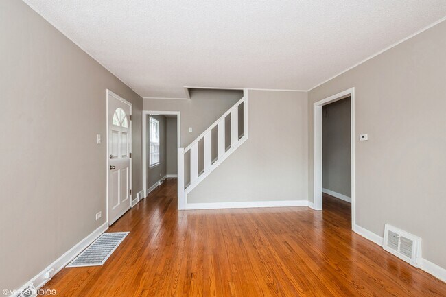 Foto del edificio - 6624 Hubbard Ln