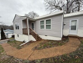 Building Photo - 456 Warren St