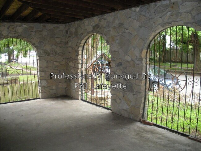 Building Photo - 1215 N 13th St
