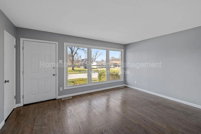 Building Photo - 250 Coteau Ln