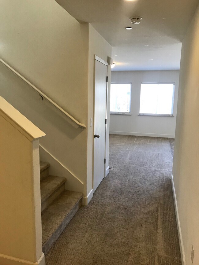 Foto del edificio - Now Available – 4 Bedroom Home with Loft i...