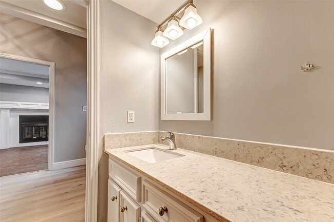 Building Photo - 1727 Cloister Dr