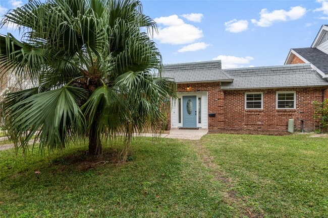 Building Photo - 1815 Saxony Ln