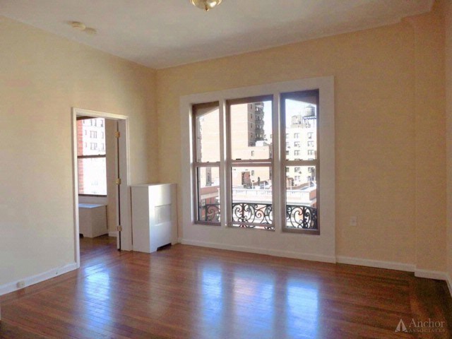 Foto principal - 2350 Broadway