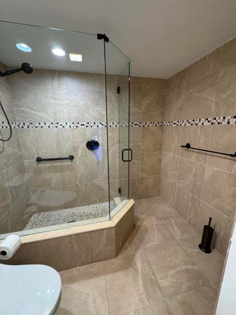 Primary Photo - 5020 Golfview Ct