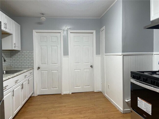 Building Photo - 408 Willow St