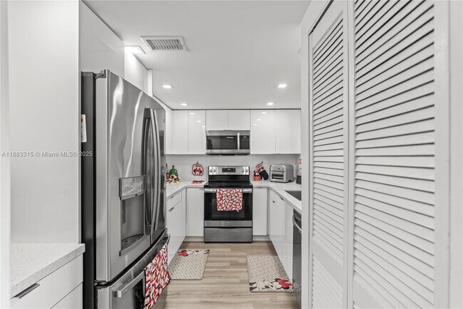 Foto del edificio - 2055 SW 122nd Ave