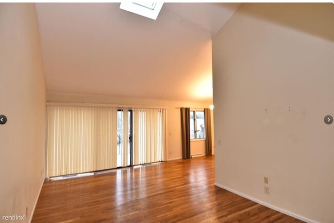 Building Photo - 2 br, 1 bath Condo - 131 Florence Rd