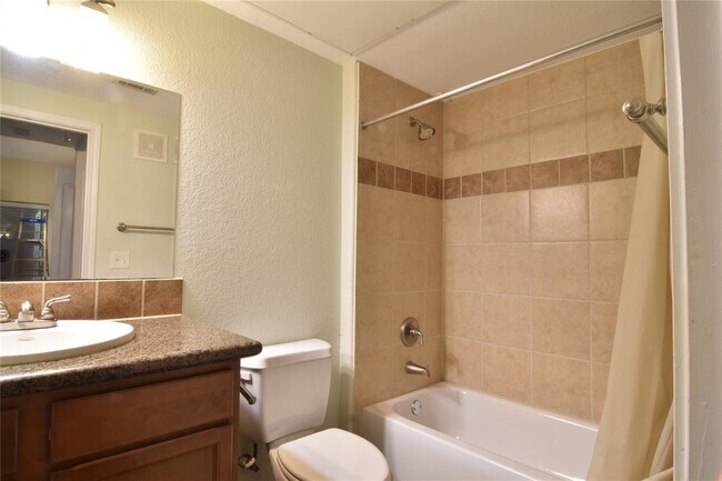 Foto del edificio - 6810 Deatonhill Dr