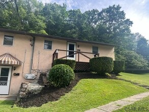 Building Photo - 614 Cherry St