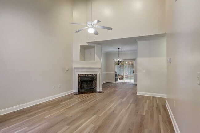 Foto del edificio - 893 W Pointe Dr