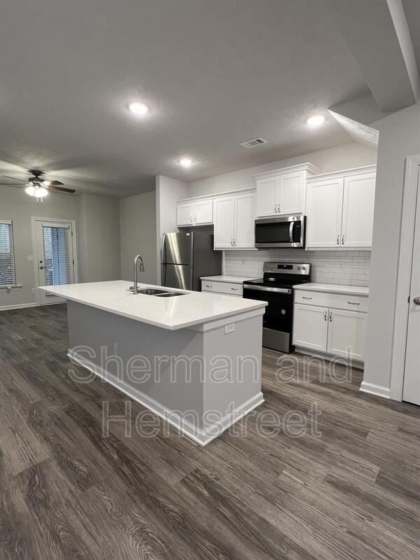 Building Photo - 7038 Hummingbird Dr