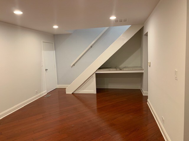 Building Photo - 2213 Dorchester Ct