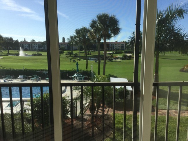 VISTA DESDE LA SALA DE ESTAR - 13 High Point Cir N