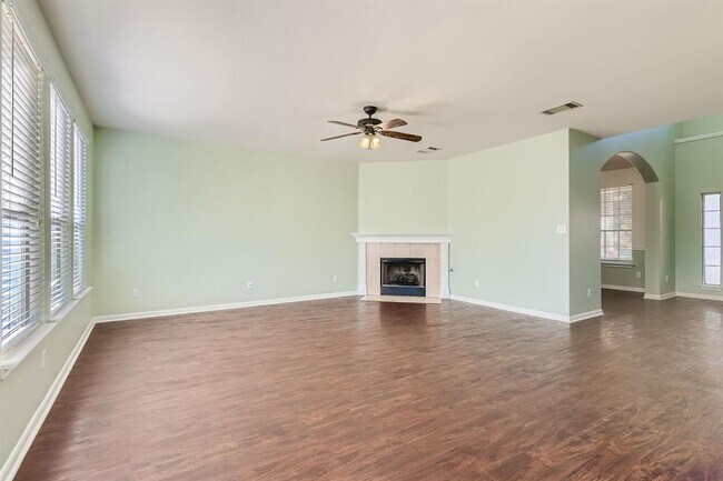 Building Photo - 105 Meadowlark Ln
