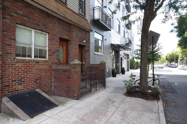 Building Photo - 106 Engert Ave