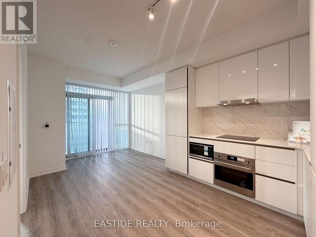 Building Photo - 8 Interchange Wy