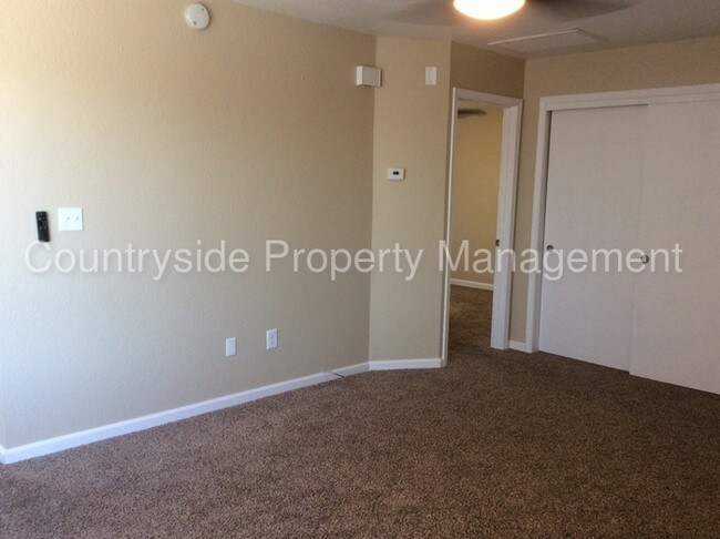 Building Photo - WSG Paid.  Easy Freeway Access.