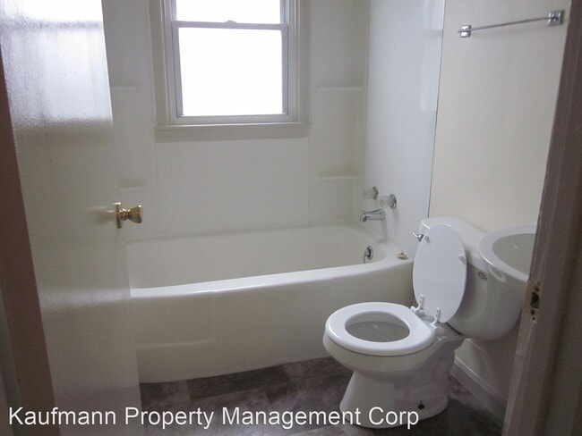 Building Photo - 2 br, 1 bath House - 3016 South Barr Street