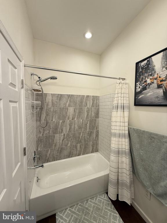 Building Photo - 1003 S 6th St