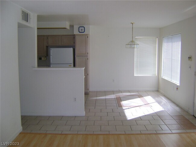 Building Photo - 3425 E Russell Rd