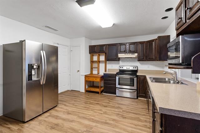 Foto del edificio - 407 Twin Oaks Ct