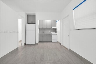 Building Photo - 13390 NE 6th Ave