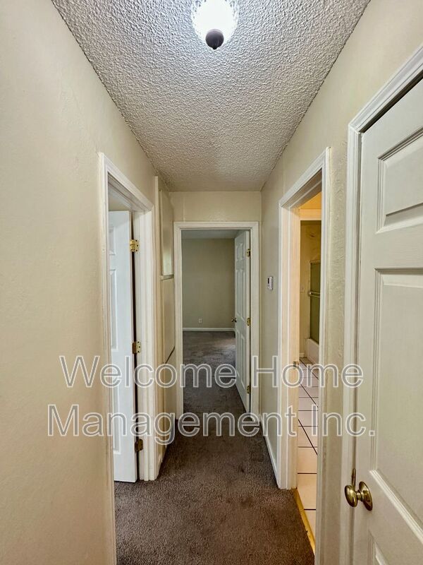 Building Photo - 2225 Hillsborough Ct