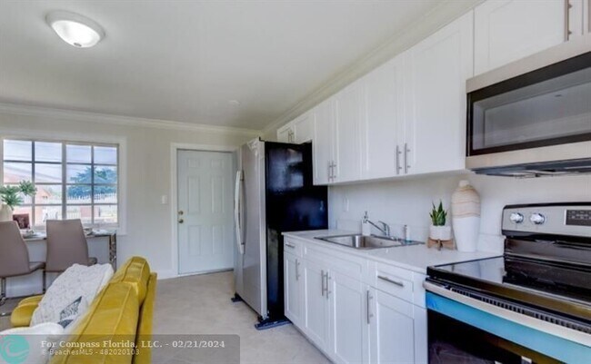 Building Photo - 5511 SW 20th St