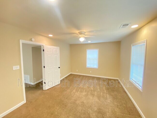 Building Photo - 1676 Alta Vista Ave