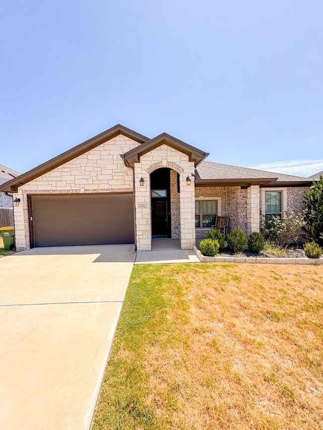 Building Photo - 701 Juniper Dr