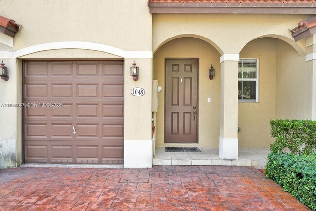 Foto del edificio - 1048 NE 208th St