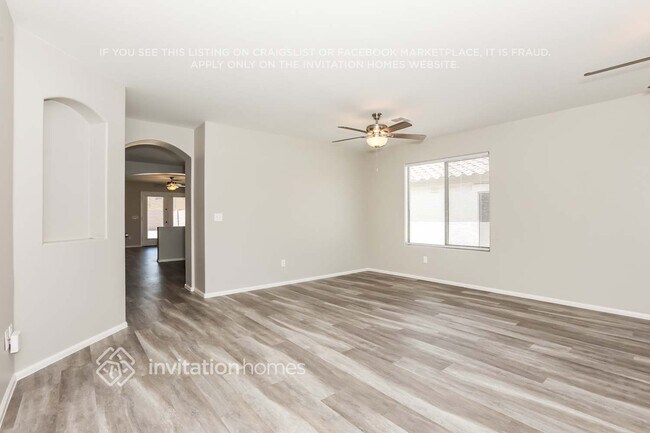 Building Photo - 1445 E Shari St