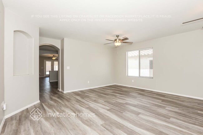 Foto del edificio - 1445 E Shari St