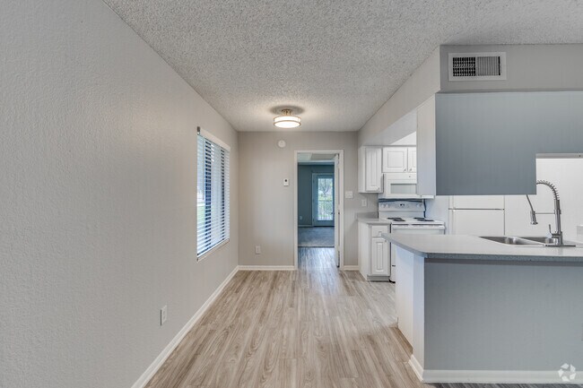 1BR, 1BA - 679SF - Roon de comedor - Miramonte