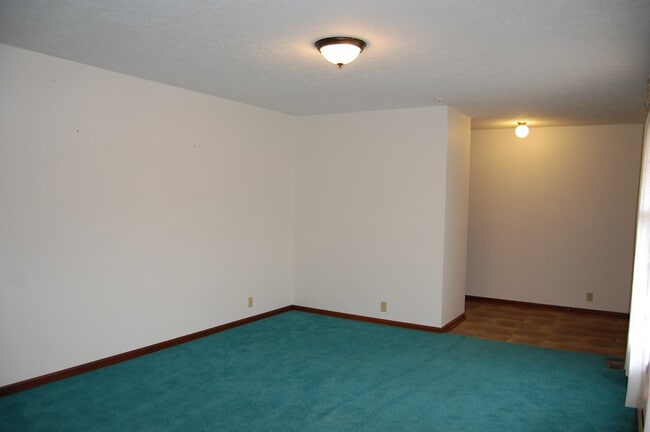 Building Photo - 123 Reedy Fork Rd