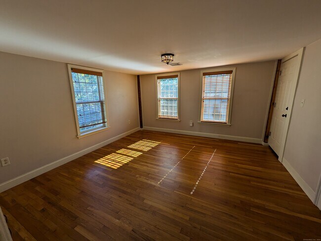 Building Photo - 158 College St