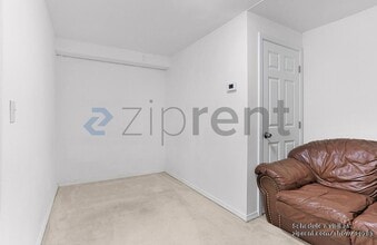 Building Photo - Unit A