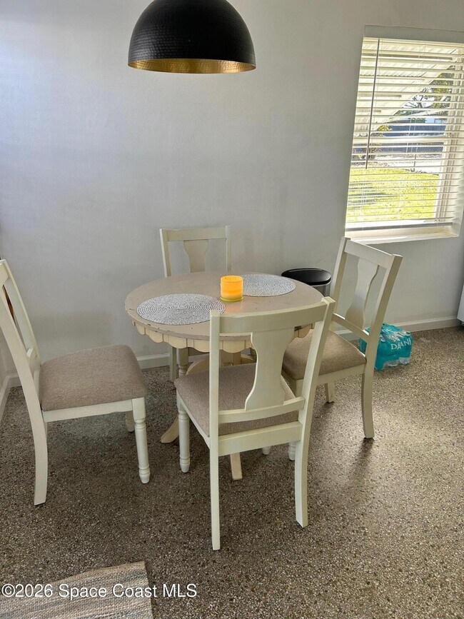 Building Photo - 1915 S Park Ave