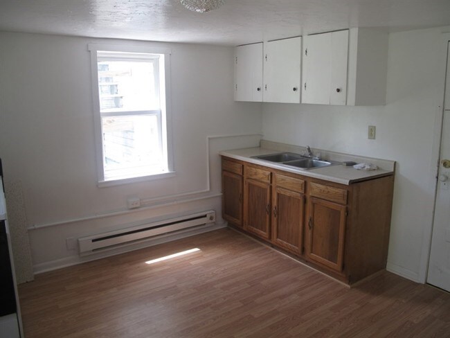 Building Photo - 117 Hall Ave
