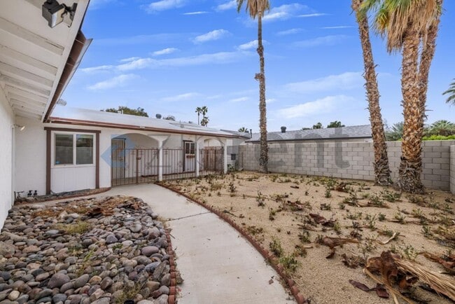 Foto del edificio - 43160 Virginia Ave