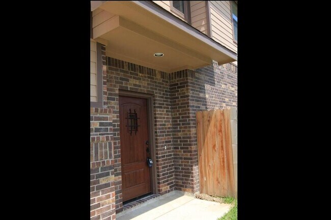 Building Photo - 711 Aulia Ln