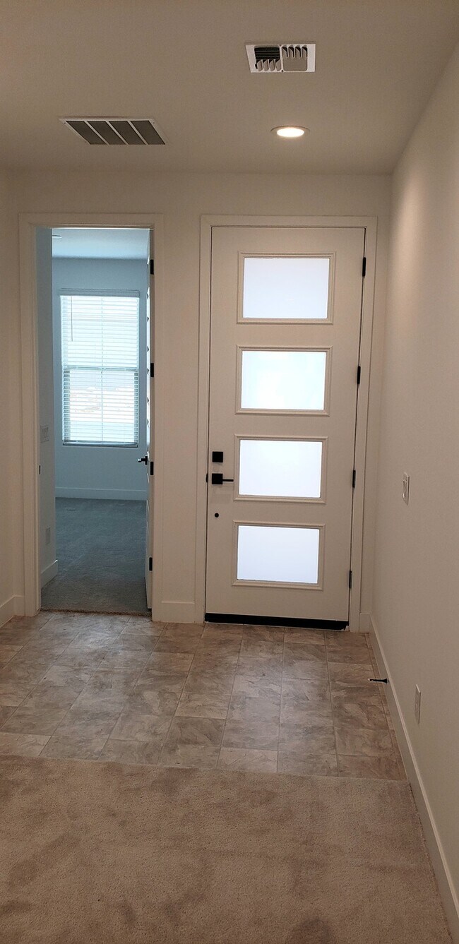 The BRAND NEW 3 bedroom + office + 3 car g... House for Rent in Casa