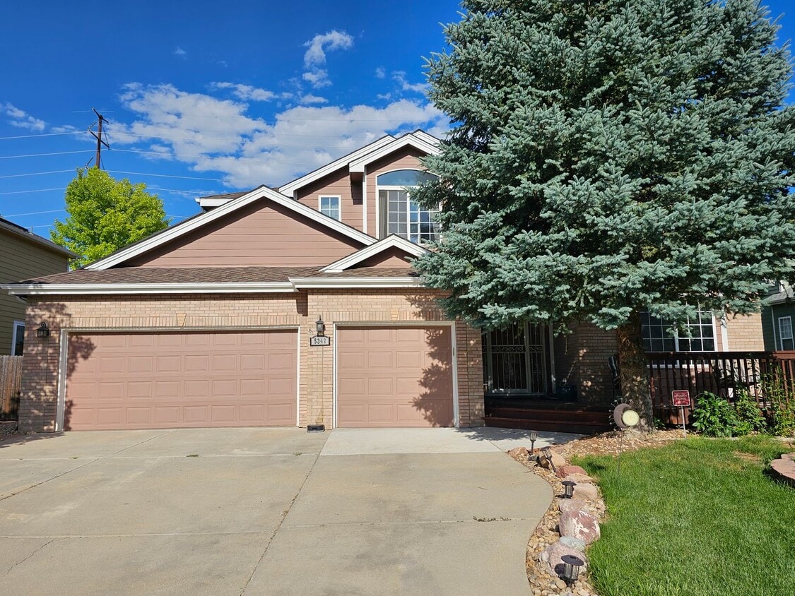 $500 Move in incentive! Gorgeous 4 bedroom Boulder home! Available Now! - $500 Move in incentive! Gorgeous 4 bedroom Boulder home!  Available Now!
