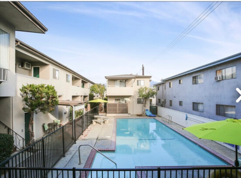 Foto principal - 400 E Live Oak St
