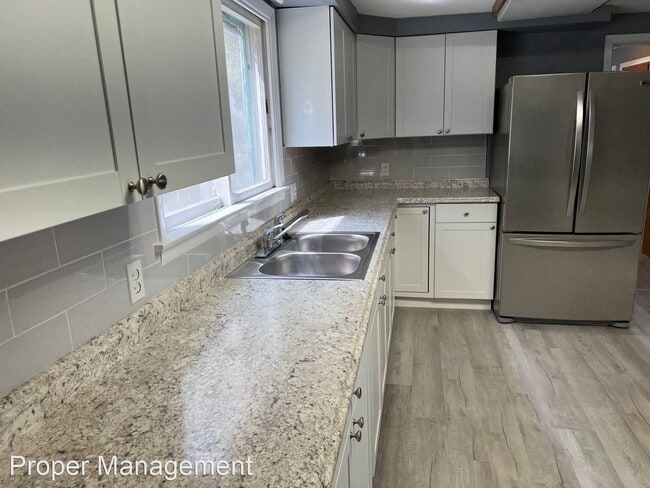 Building Photo - 4 br, 2 bath House - 723 W Fairview Ave
