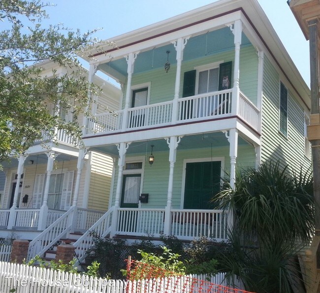 Building Photo - 1223 Sealy St