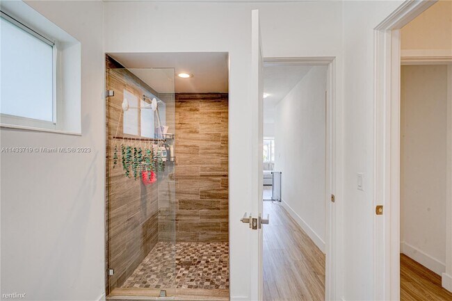 Building Photo - 3 br, 2 bath House - 2390 SW 36th Ave